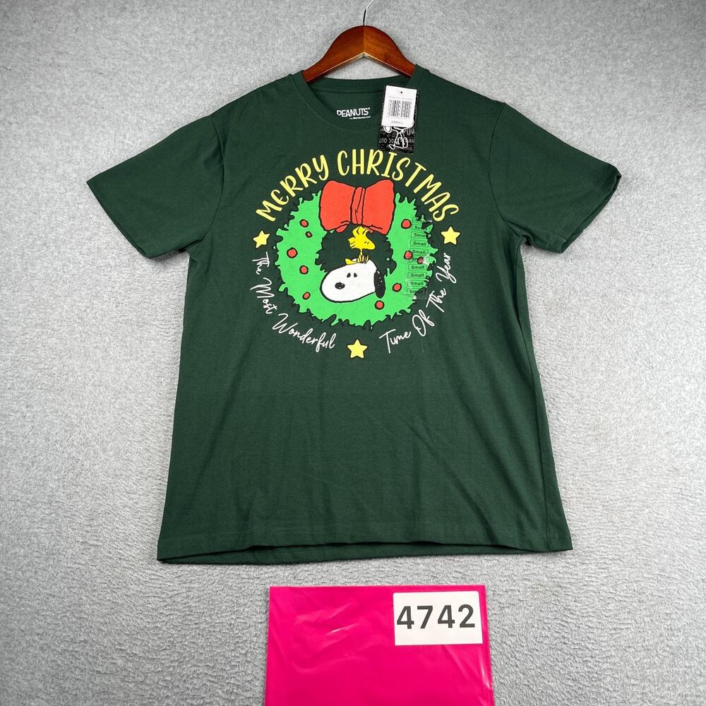 Peanuts Merry Christmas Graphic print T Shirt Green Small New NWT